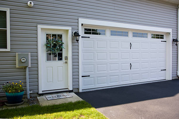 24/7 Emergency Garage Door Panel Replacement experts in Kenova, WV